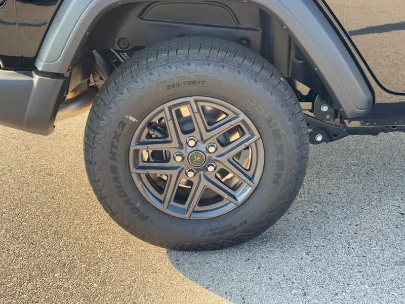 Jeep Wrangler Vehicle Full-screen Gallery Image 04