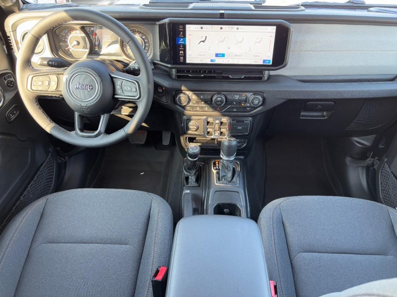 Jeep Wrangler Vehicle Full-screen Gallery Image 06
