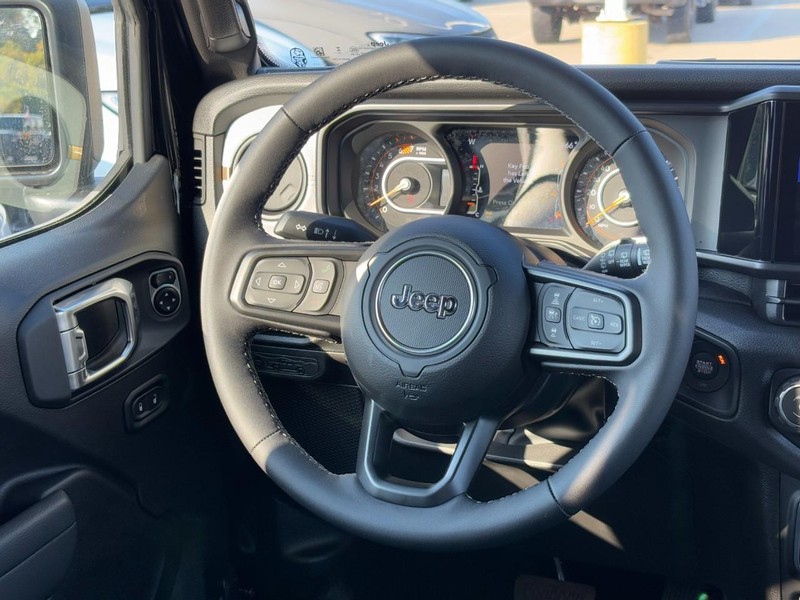 Jeep Wrangler Vehicle Full-screen Gallery Image 07