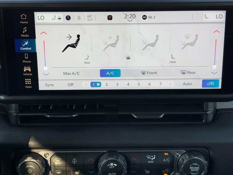 Jeep Wrangler Vehicle Full-screen Gallery Image 08