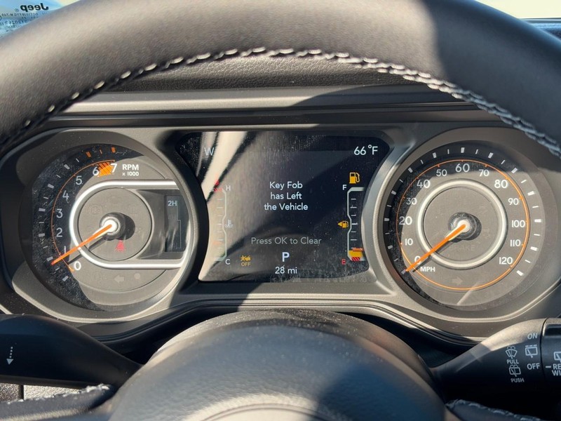 Jeep Wrangler Vehicle Full-screen Gallery Image 14