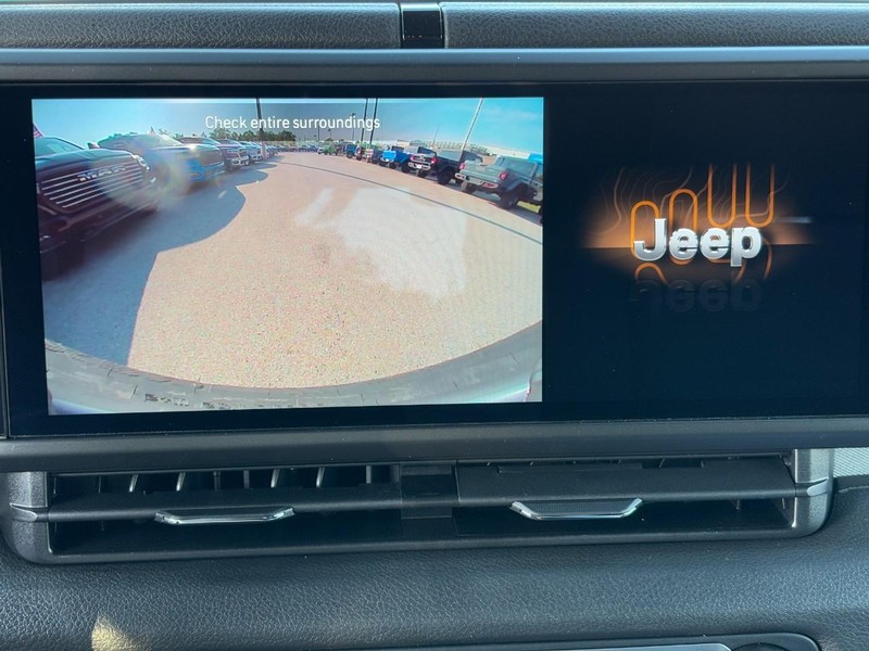 Jeep Wrangler Vehicle Full-screen Gallery Image 16