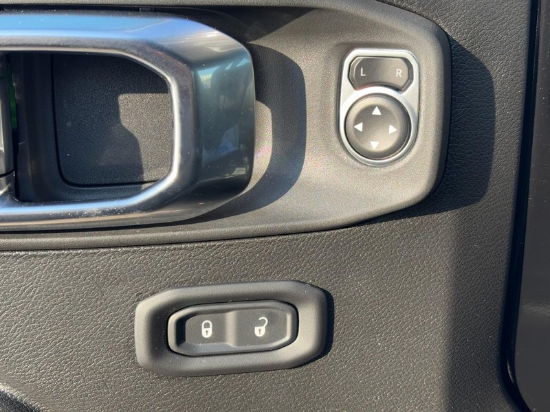 Jeep Wrangler Vehicle Full-screen Gallery Image 18