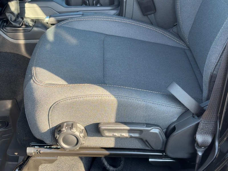 Jeep Wrangler Vehicle Full-screen Gallery Image 19