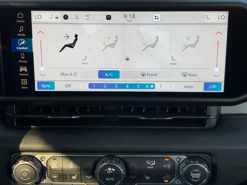 Jeep Wrangler Vehicle Full-screen Gallery Image 08