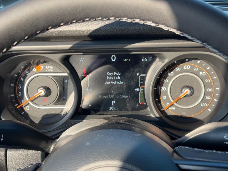 Jeep Wrangler Vehicle Full-screen Gallery Image 14