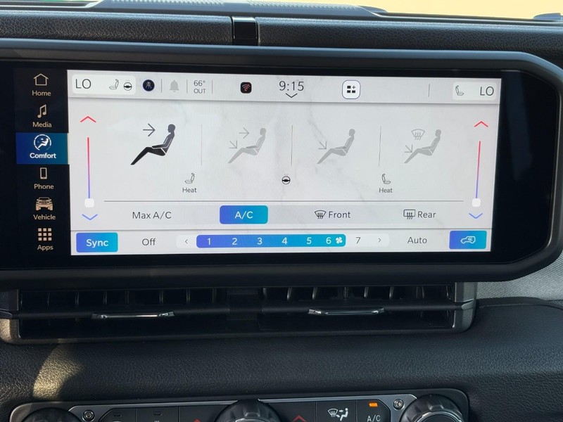 Jeep Wrangler Vehicle Full-screen Gallery Image 15