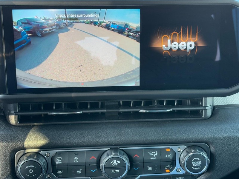 Jeep Wrangler Vehicle Full-screen Gallery Image 16