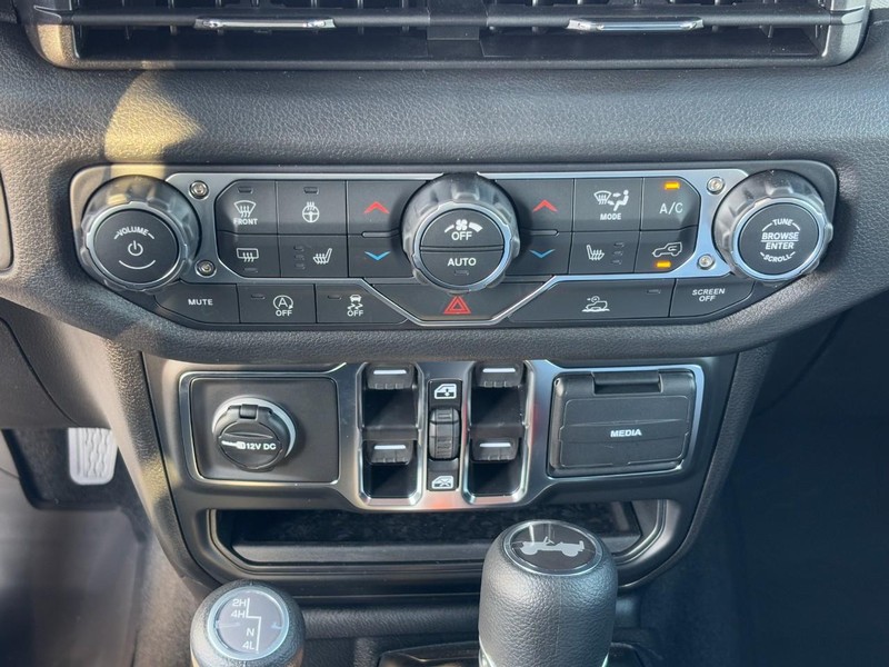 Jeep Wrangler Vehicle Full-screen Gallery Image 17