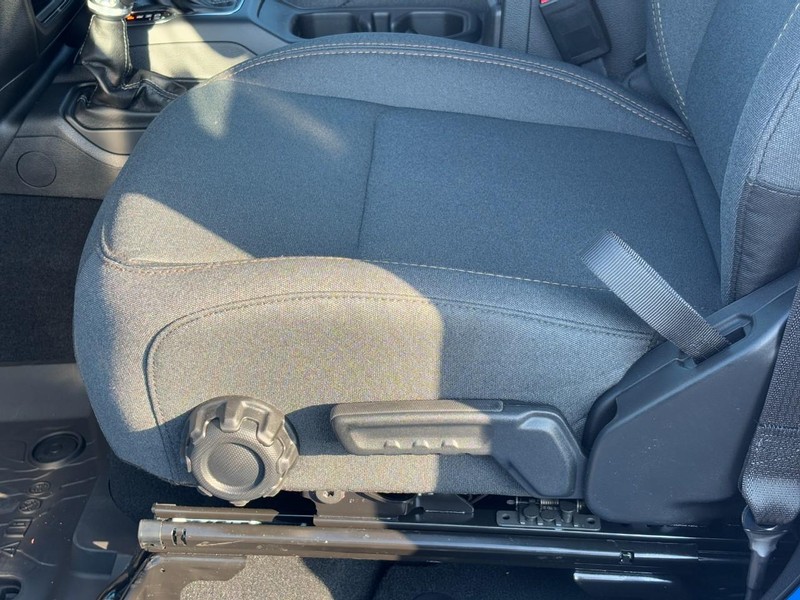 Jeep Wrangler Vehicle Full-screen Gallery Image 19