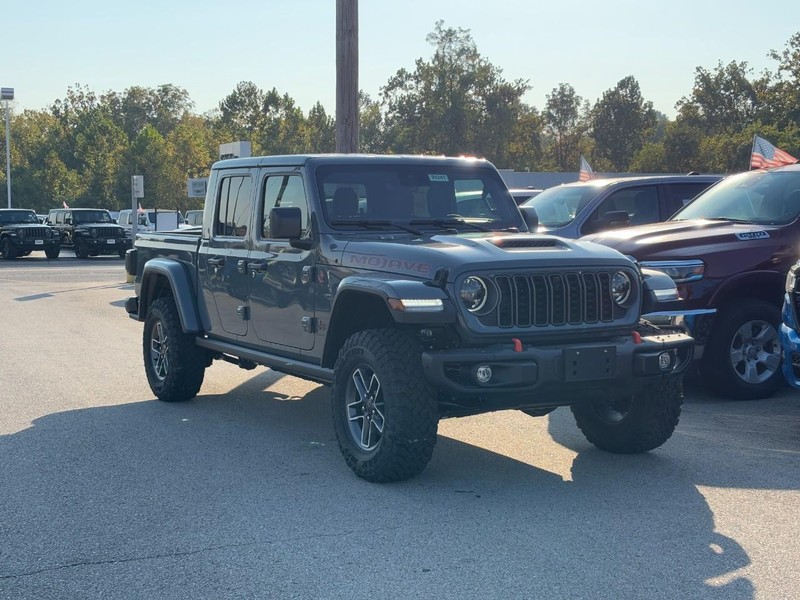 Jeep Gladiator Vehicle Full-screen Gallery Image 02