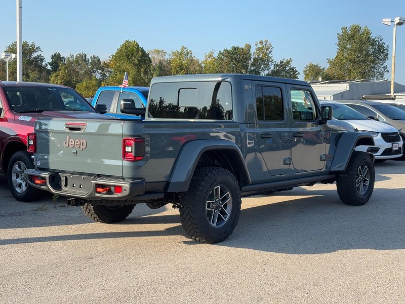 Jeep Gladiator Vehicle Full-screen Gallery Image 03