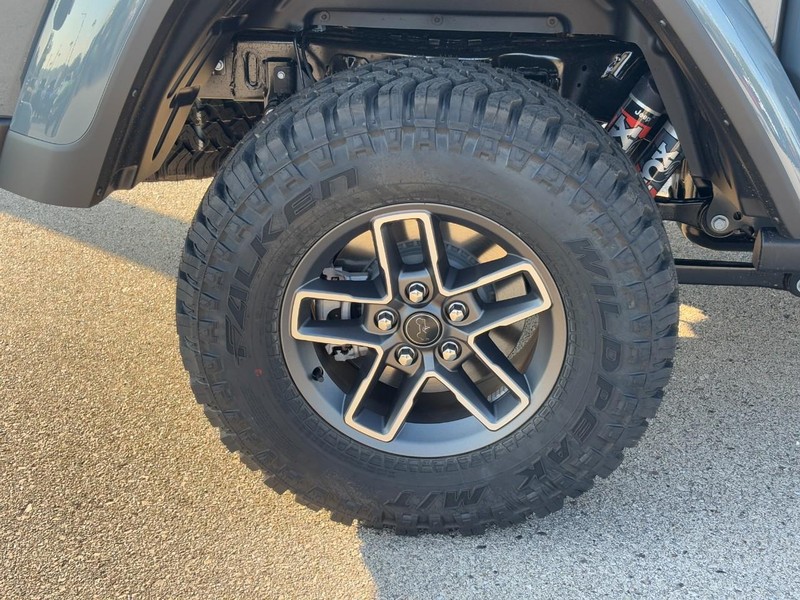 Jeep Gladiator Vehicle Full-screen Gallery Image 04