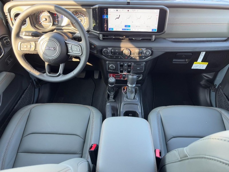 Jeep Gladiator Vehicle Full-screen Gallery Image 06