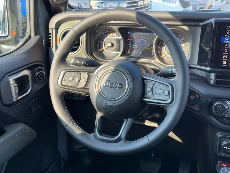 Jeep Gladiator Vehicle Full-screen Gallery Image 07