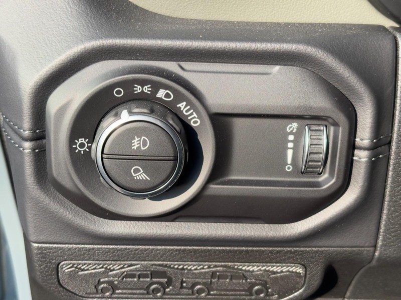 Jeep Gladiator Vehicle Full-screen Gallery Image 11