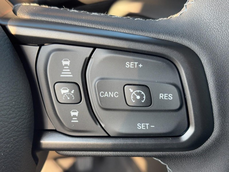 Jeep Gladiator Vehicle Full-screen Gallery Image 13