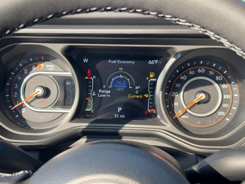 Jeep Gladiator Vehicle Full-screen Gallery Image 14