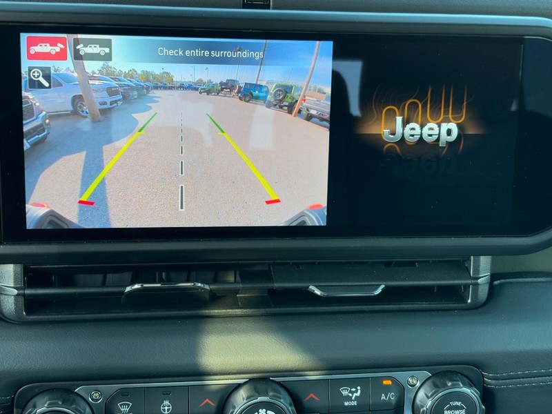 Jeep Gladiator Vehicle Full-screen Gallery Image 16