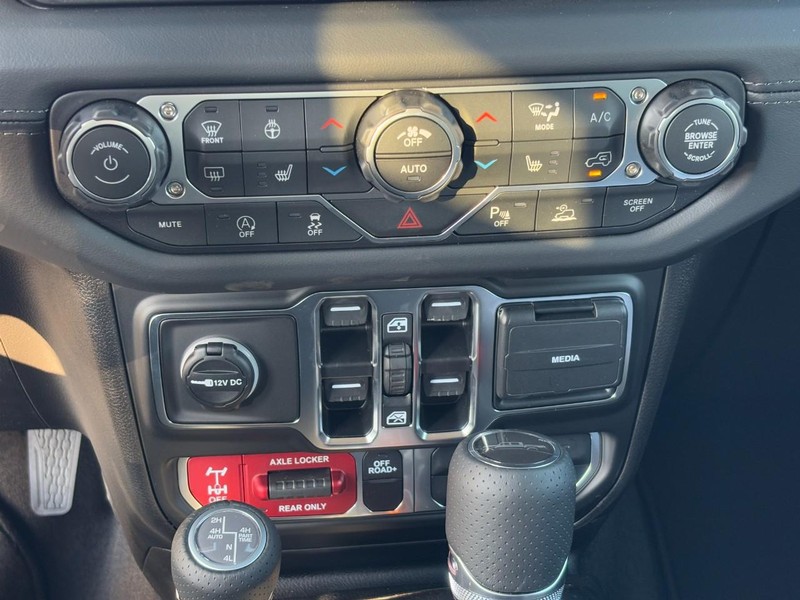 Jeep Gladiator Vehicle Full-screen Gallery Image 17