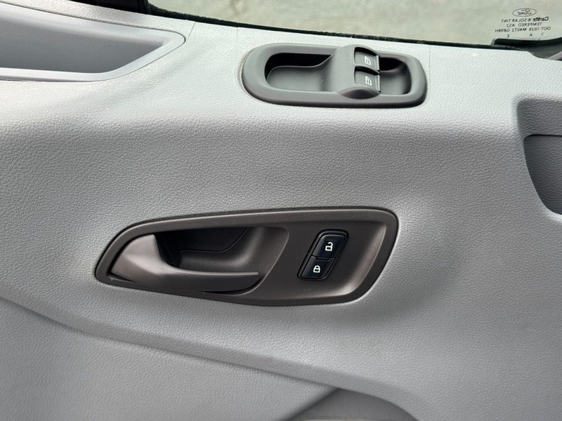 Ford Transit Van Vehicle Full-screen Gallery Image 20