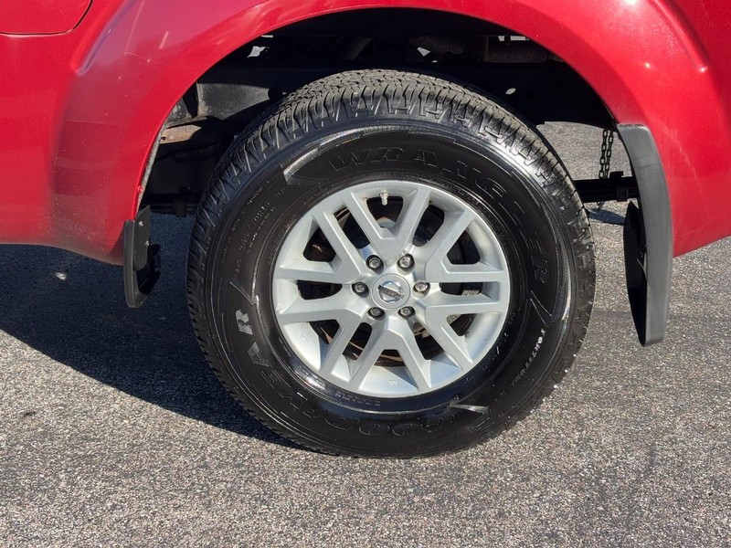 Nissan Frontier Vehicle Full-screen Gallery Image 06