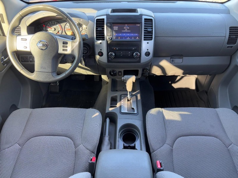 Nissan Frontier Vehicle Full-screen Gallery Image 10