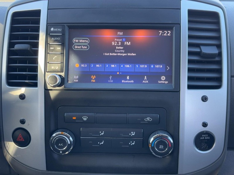 Nissan Frontier Vehicle Full-screen Gallery Image 12