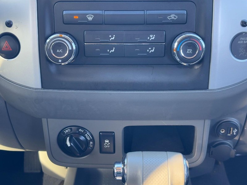 Nissan Frontier Vehicle Full-screen Gallery Image 13