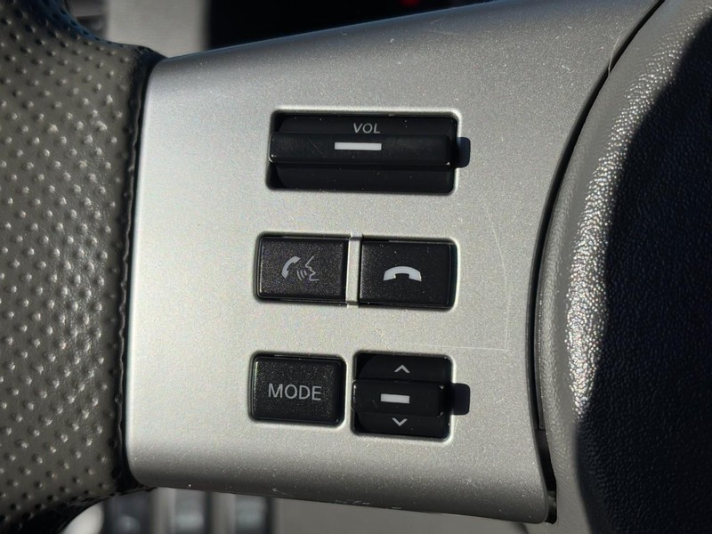 Nissan Frontier Vehicle Full-screen Gallery Image 16