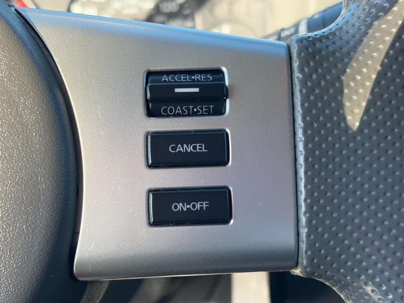 Nissan Frontier Vehicle Full-screen Gallery Image 17