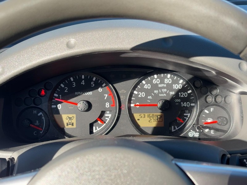 Nissan Frontier Vehicle Full-screen Gallery Image 18