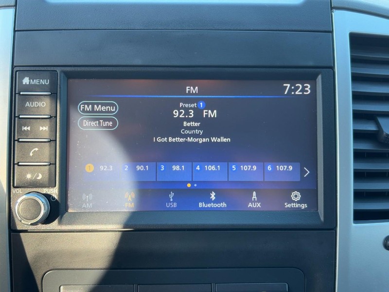 Nissan Frontier Vehicle Full-screen Gallery Image 19