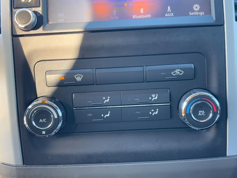 Nissan Frontier Vehicle Full-screen Gallery Image 21