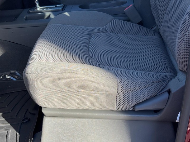 Nissan Frontier Vehicle Full-screen Gallery Image 23