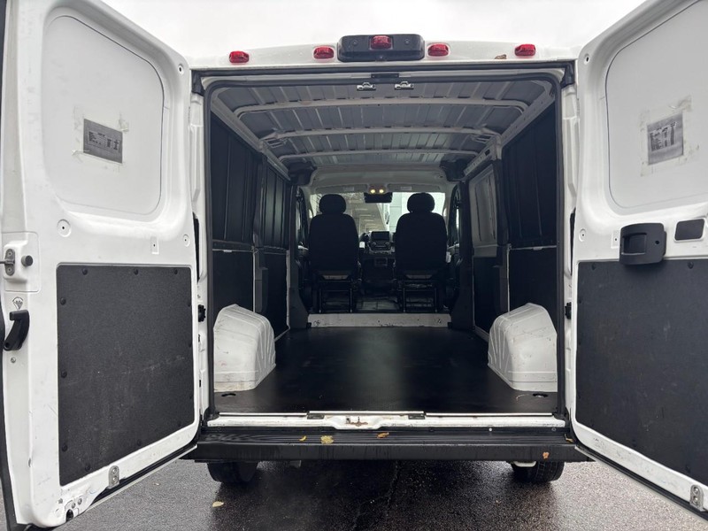 Ram ProMaster Cargo Van Vehicle Full-screen Gallery Image 04