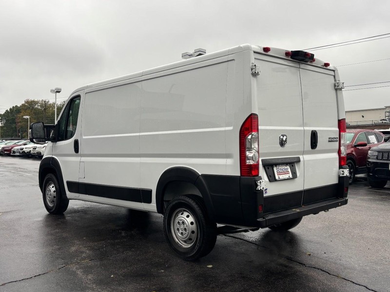 Ram ProMaster Cargo Van Vehicle Full-screen Gallery Image 05