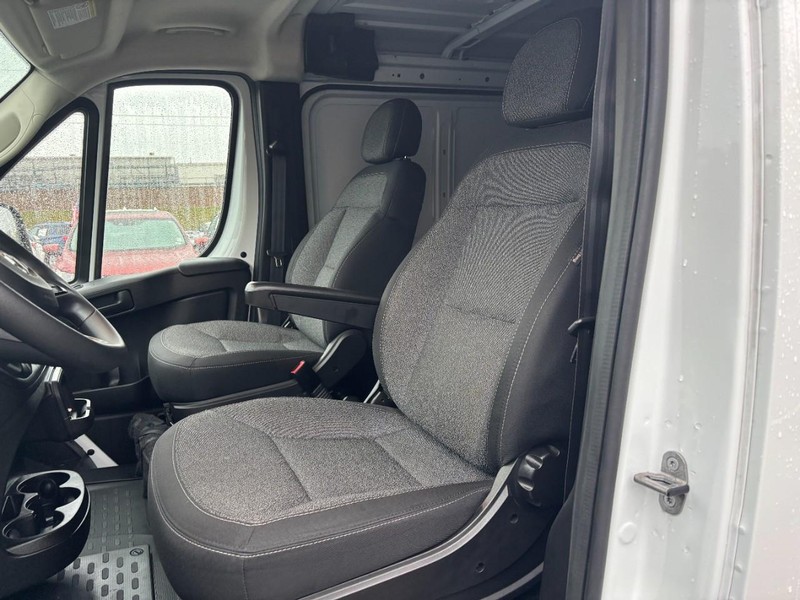Ram ProMaster Cargo Van Vehicle Full-screen Gallery Image 09