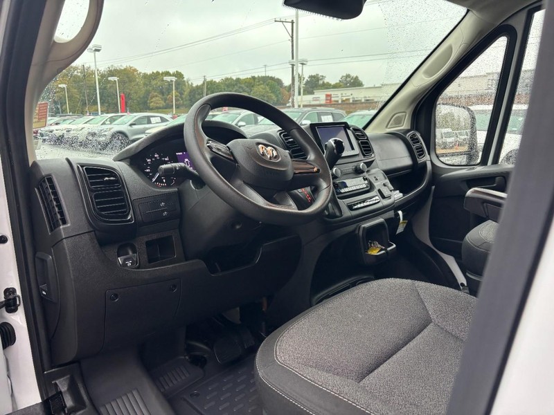 Ram ProMaster Cargo Van Vehicle Full-screen Gallery Image 10