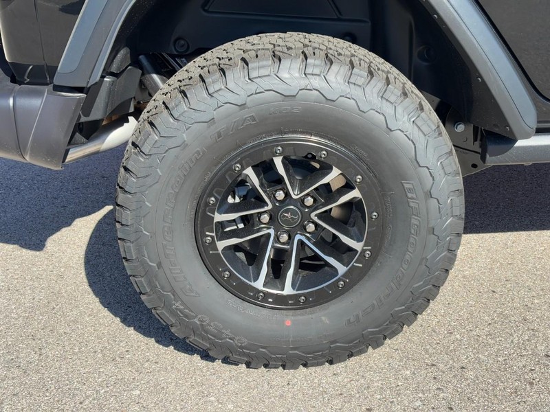 Jeep Wrangler Vehicle Full-screen Gallery Image 04