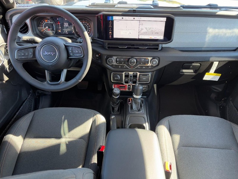 Jeep Wrangler Vehicle Full-screen Gallery Image 06