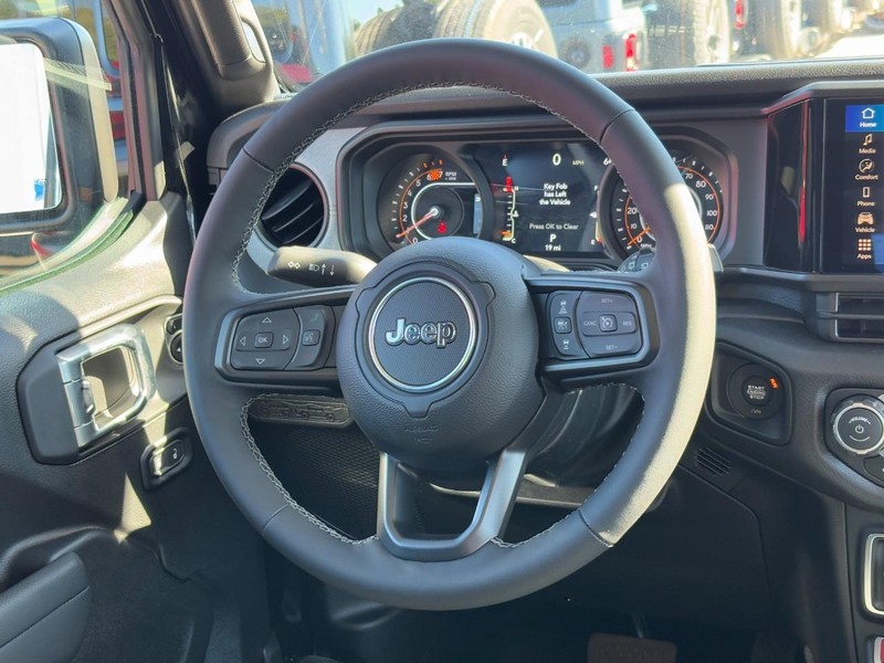 Jeep Wrangler Vehicle Full-screen Gallery Image 07