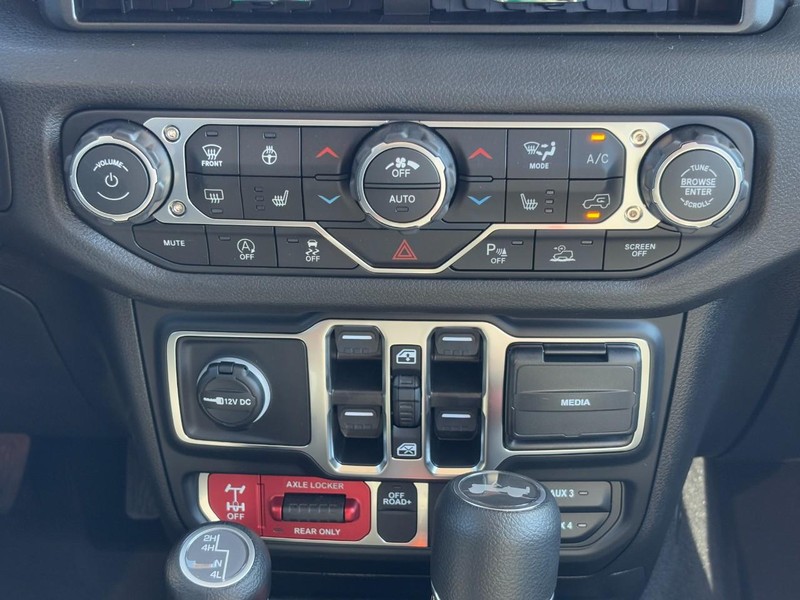 Jeep Wrangler Vehicle Full-screen Gallery Image 09