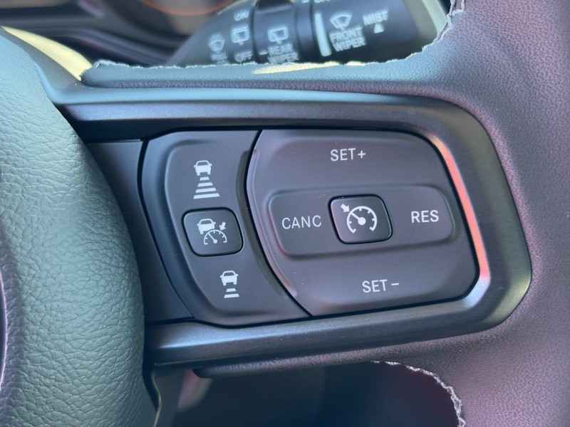 Jeep Wrangler Vehicle Full-screen Gallery Image 13