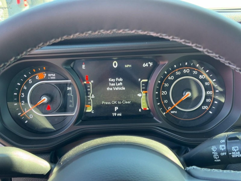 Jeep Wrangler Vehicle Full-screen Gallery Image 14