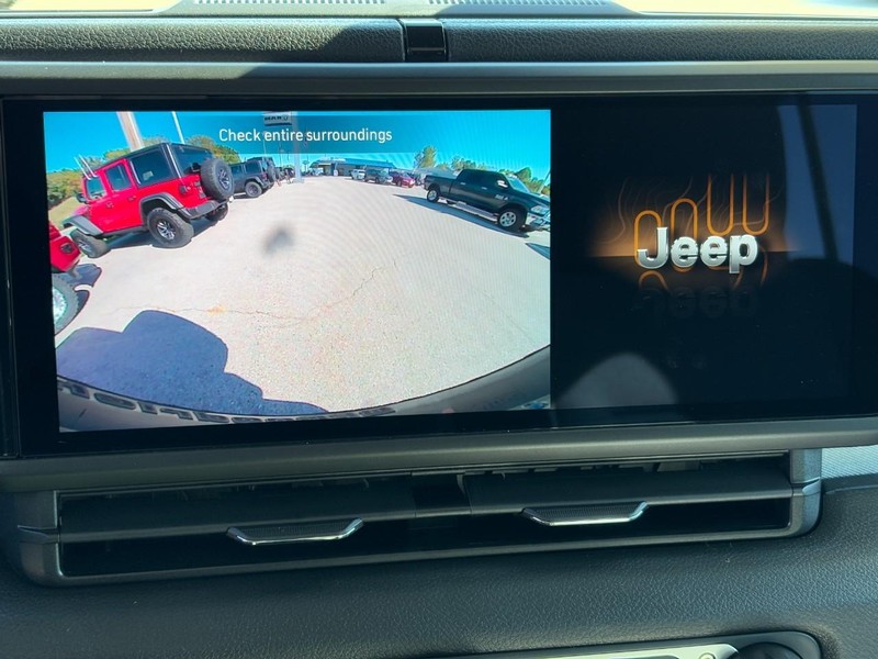 Jeep Wrangler Vehicle Full-screen Gallery Image 16