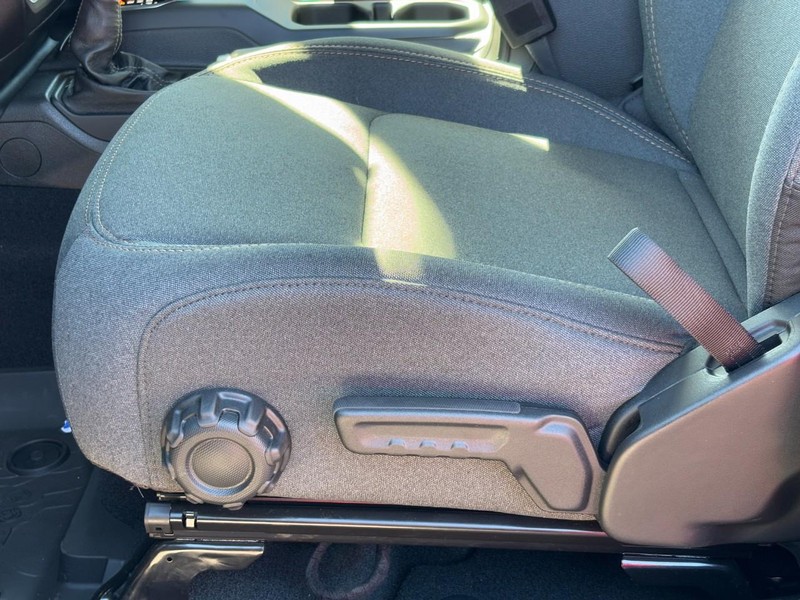 Jeep Wrangler Vehicle Full-screen Gallery Image 19