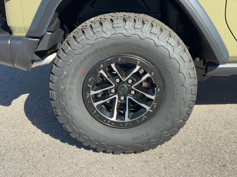 Jeep Wrangler Vehicle Full-screen Gallery Image 04