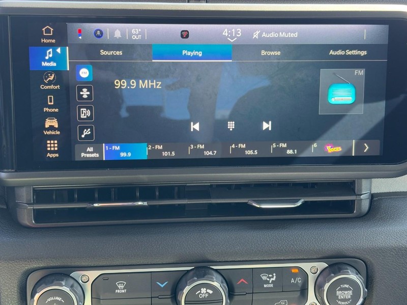 Jeep Wrangler Vehicle Full-screen Gallery Image 12