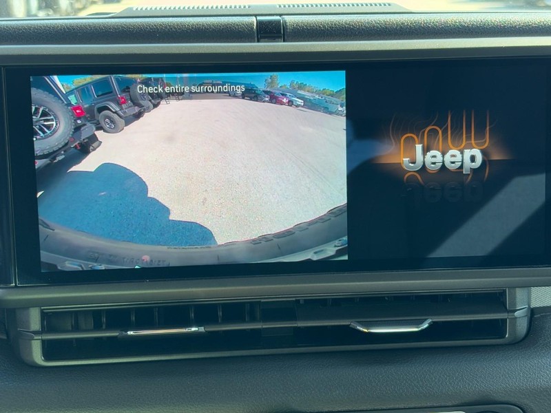 Jeep Wrangler Vehicle Full-screen Gallery Image 13